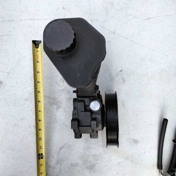 Power Steering Pump & Reservoir Assembly - Picture 8 of 10